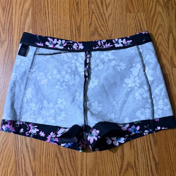 NWT Express Black Pink Floral Mini Skort Y2K Coquette Office Siren Skirt Size 10 - Picture 7 of 13